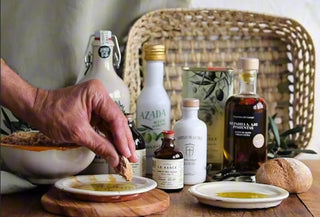 Cesta artesanal de productos gourmet cuidadosamente seleccionados para sorprender en Navidad con regalos con alma.