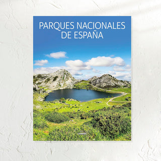 Libro de Parques Nacionales de España. Contiene información actualizada, cartografía, fichas y fotografías.