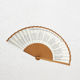 Abanico de madera con tela de algodón con el poema «Romance de la luna, luna». Real Fábrica