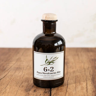 Botella de aceite de olvida virgen extra de la finca navalcuerno de 500 ml. Real Fábrica