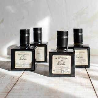 Imagen varias botellas de aceite oliva virgen extra Castillo de Monteagudo. Real Fábrica.