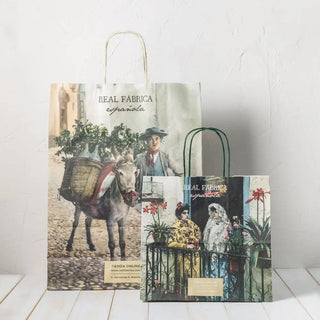 Bolsas de regalo de papel en sus dos tamaños. Real Fábrica