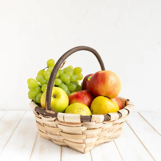 Foto de cesto esparraguera pequeña con frutas en su interior. Real Fábrica