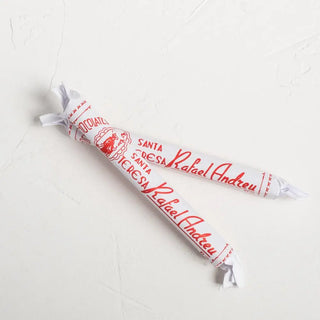 Foto cenital de dos bollo de chocolate resaltando su empaque con letras en color rojo. Real Fábrica.