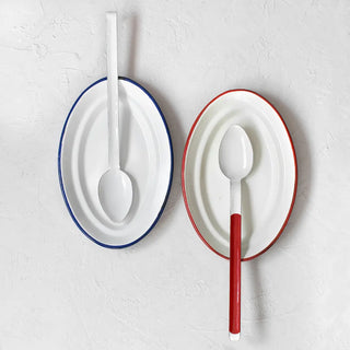 Cucharones de peltre esmaltado en blanco y rojo