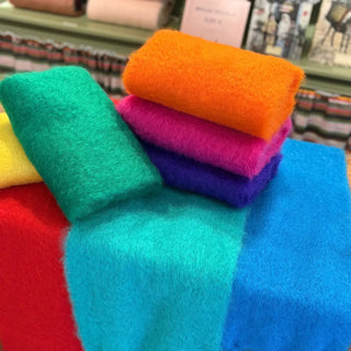 Selección de bufandas de mohair de Ezcaray en diferentes colores