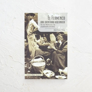 Libro sobre la historia del flamenco con portada de imagen antigua. Real Fábrica