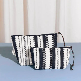 Neceser y estuche blancos y negros elaborados a mano por los artesanos de Eturel. Real Fábrica.