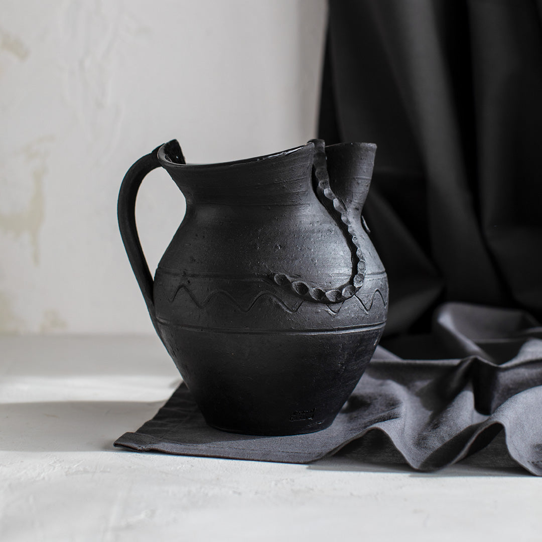 Galicia Black Jug with Ornament – REAL FABRICA