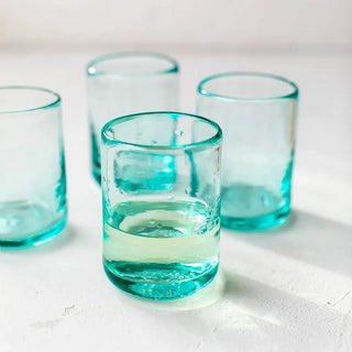 Con sus reflejos azulados nos traen el Mediterráneo a la mesa. Real Fábrica