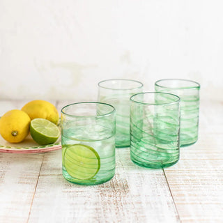 Estos vasos están elaborados artesanalmente uno a uno con materiales reciclados en Mallorca. Real Fábrica