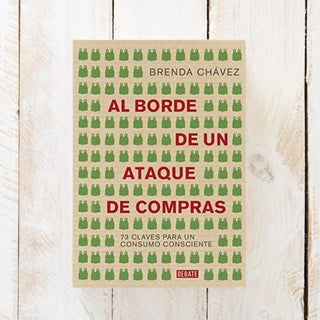 Libro Al borde de un ataque de compras. Portada patrón repetido con forma de bolsa de la compra. Real Fábrica.