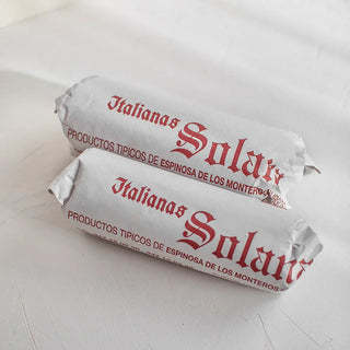 Foto muestra dos paquetes de galletas típicas de espinosa de los monteros. Real Fábrica.