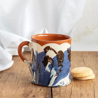 Vaso de fanta hecho a mano en Huelva de color azul, blanco y negro con dos pastas. Cerámica artesanal. Real Fábrica